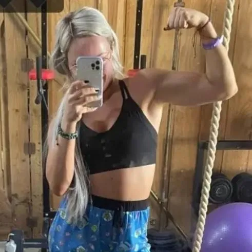 chat with ai character: Liv Morgan 