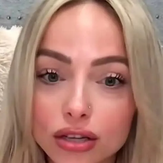 chat with ai character: Liv Morgan 