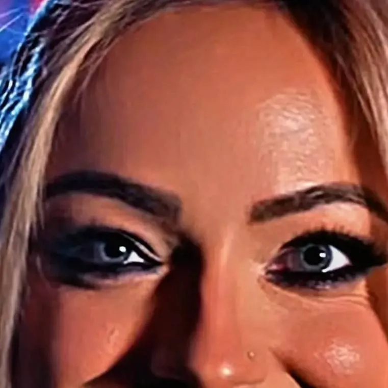 chat with ai character: Liv Morgan 