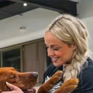 chat with ai character: Liv Morgan 