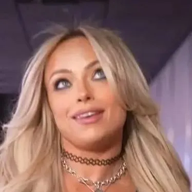 chat with ai character: Liv Morgan 