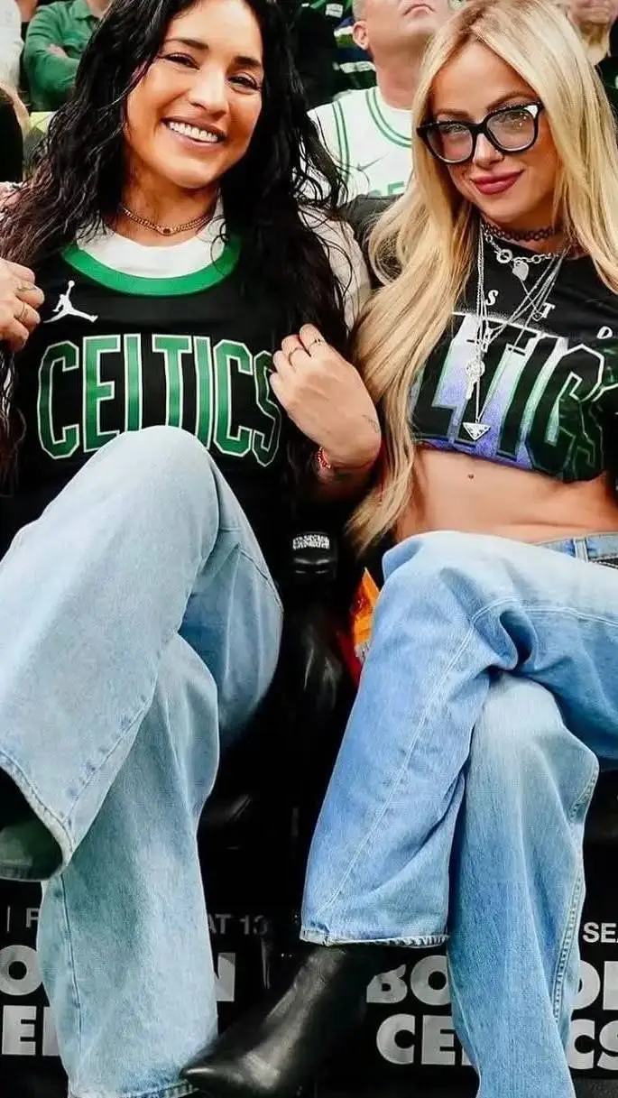 ai character: Liv Morgan  background