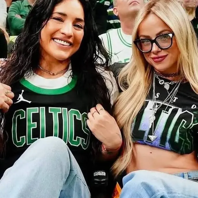 chat with ai character: Liv Morgan 