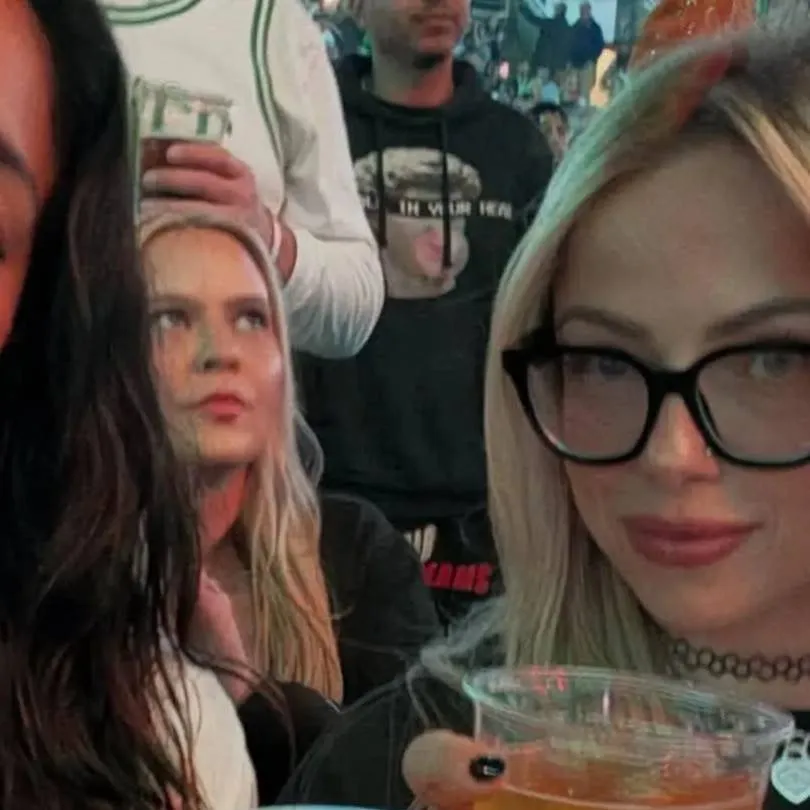 chat with ai character: Liv Morgan 