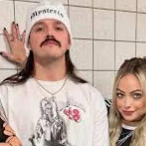 chat with ai character: Liv Morgan 