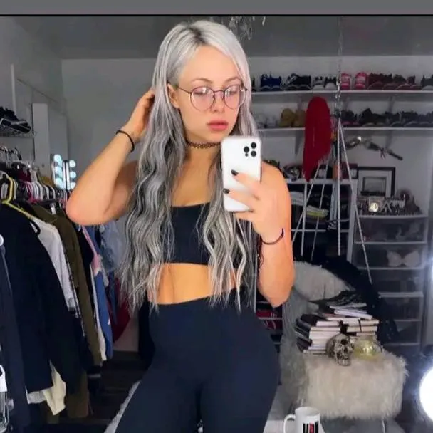 chat with ai character: Liv Morgan 