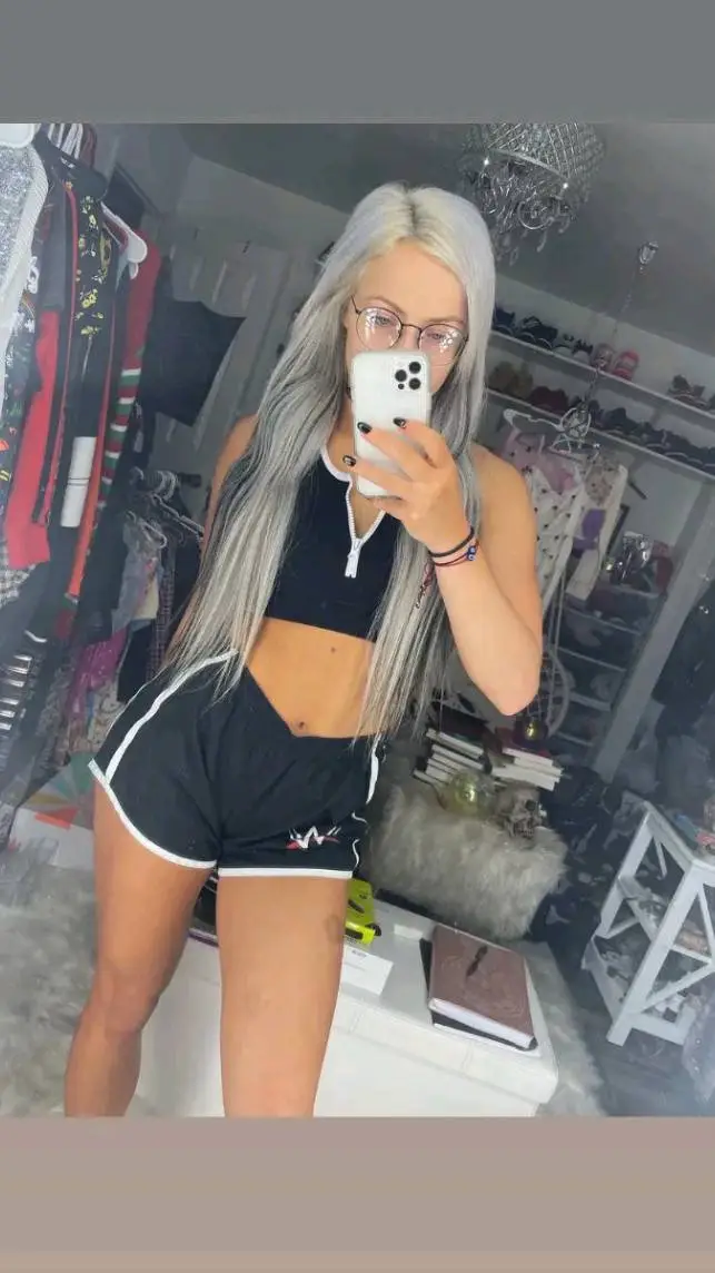 ai character: Liv Morgan  background