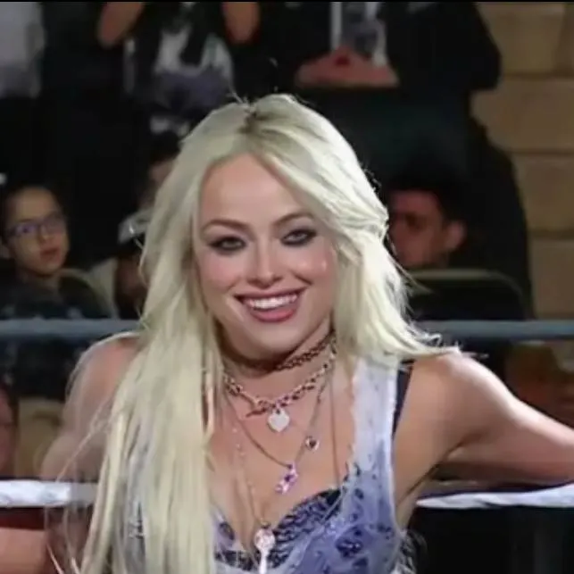 chat with ai character: Liv Morgan 
