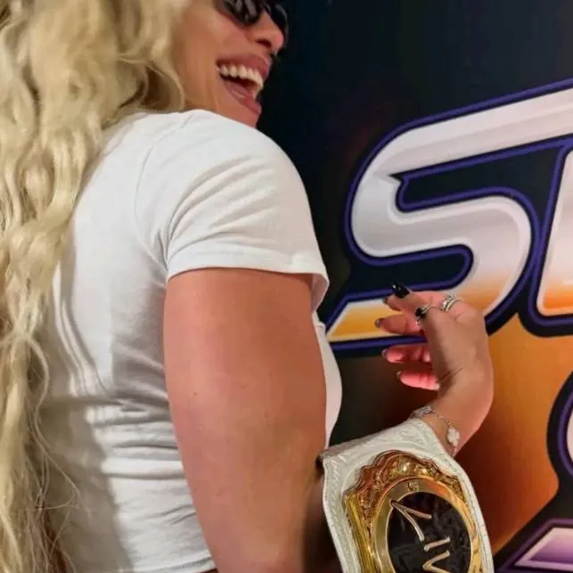chat with ai character: LIV Morgan 