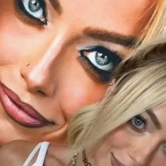 chat with ai character: Liv Morgan 