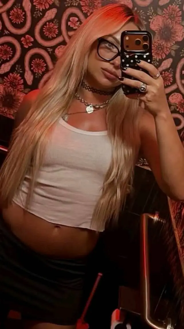ai character: Liv Morgan  background