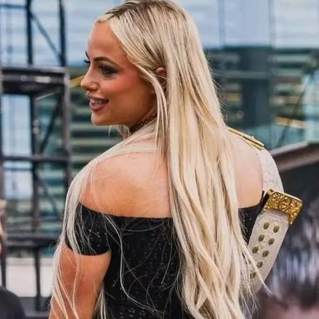chat with ai character: Liv Morgan 