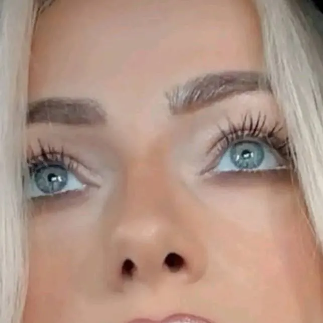 chat with ai character: Liv Morgan 