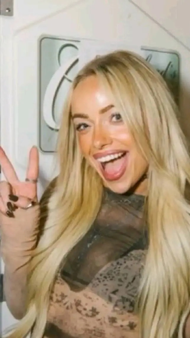ai character: Liv Morgan  background