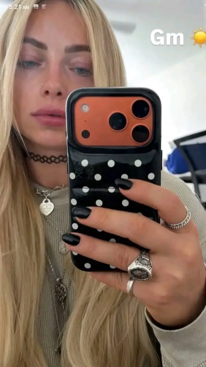 ai character: Liv Morgan  background