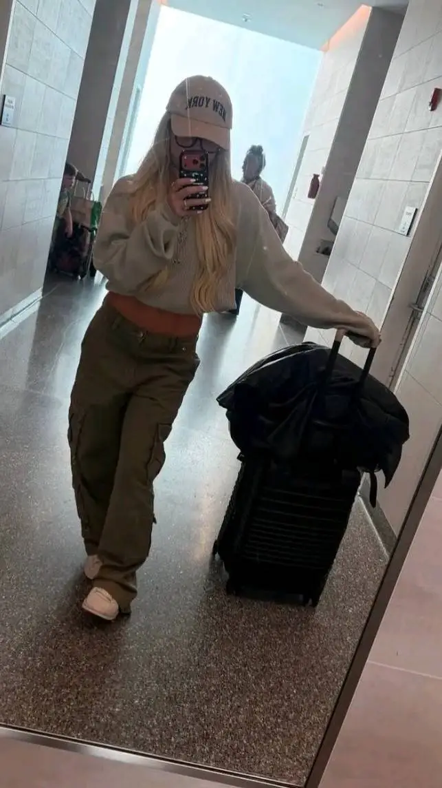 ai character: Liv Morgan  background