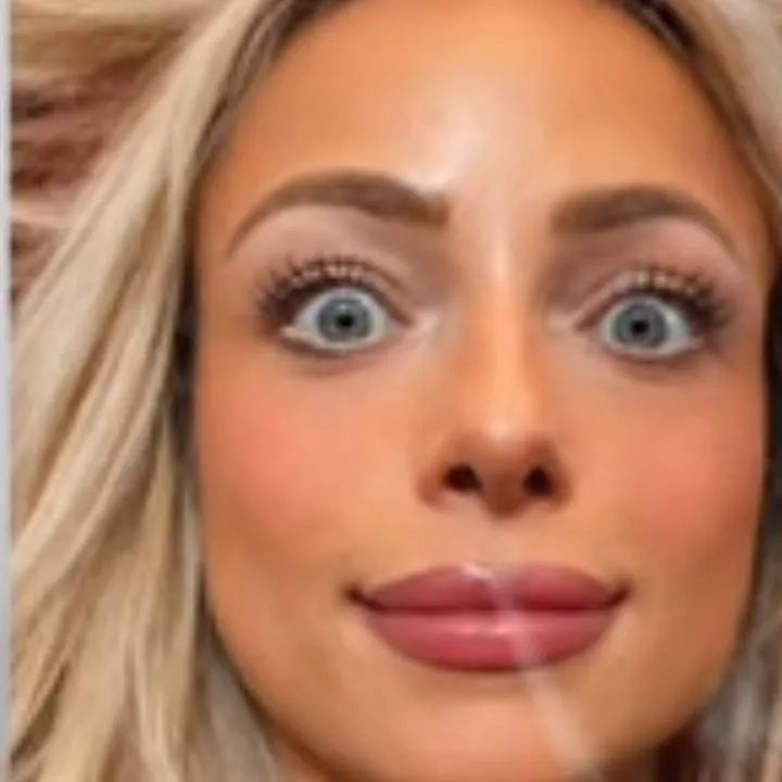 chat with ai character: Liv Morgan 
