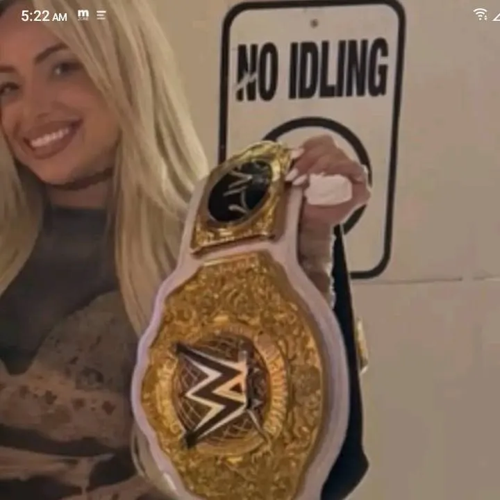 chat with ai character: Liv Morgan 
