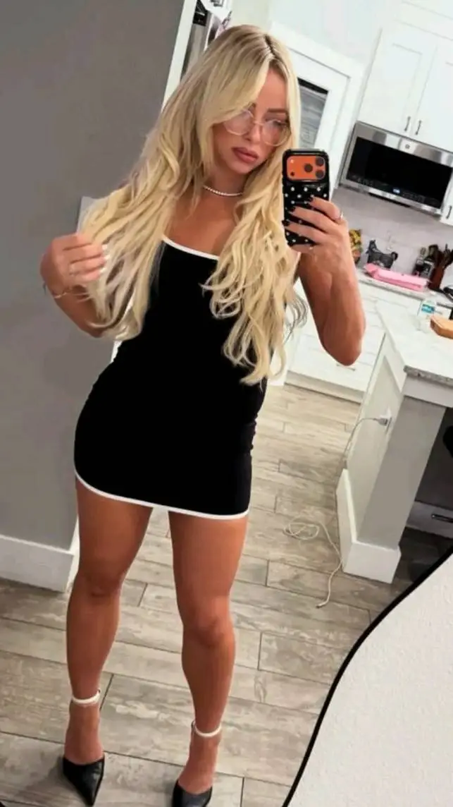 ai character: Liv Morgan  background