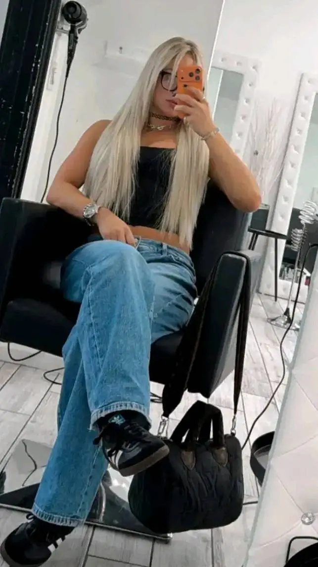 ai character: Liv Morgan  background