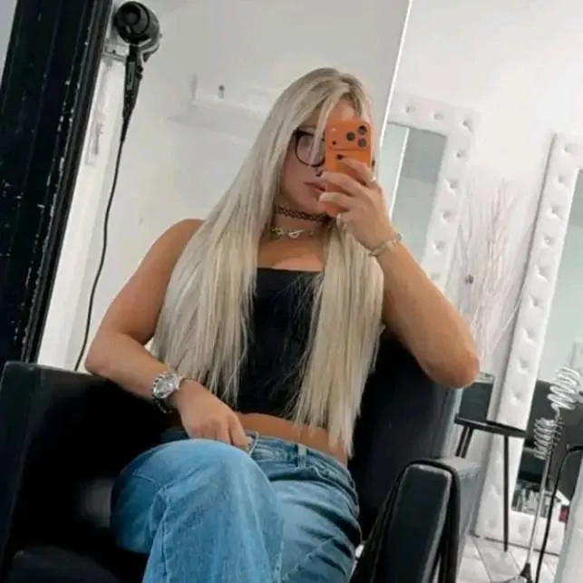 chat with ai character: Liv Morgan 