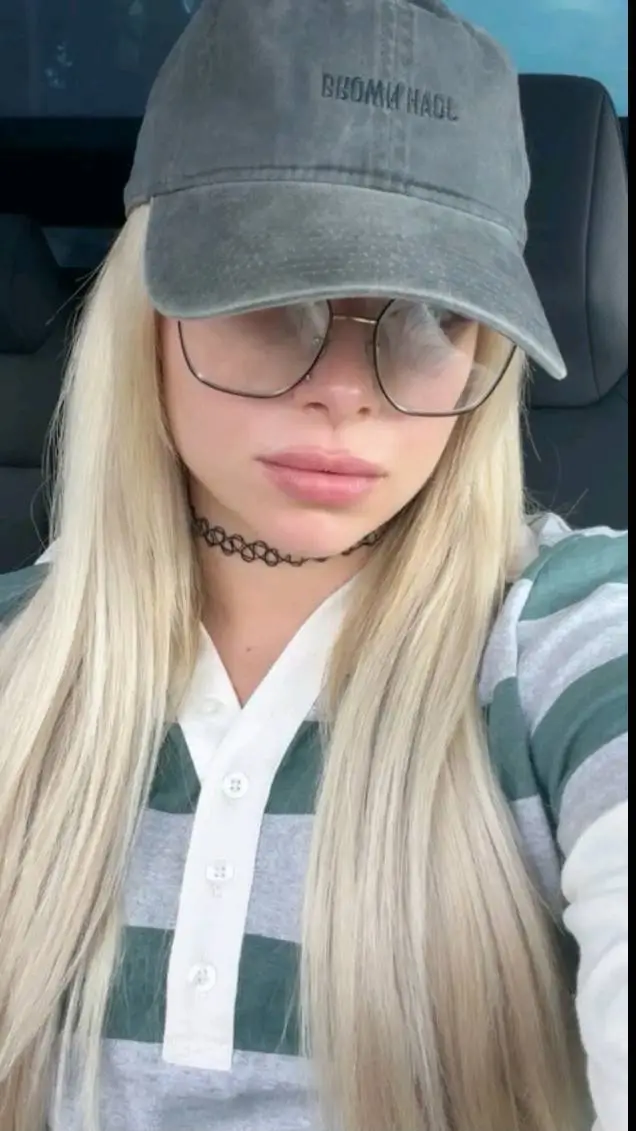 ai character: Liv Morgan  background