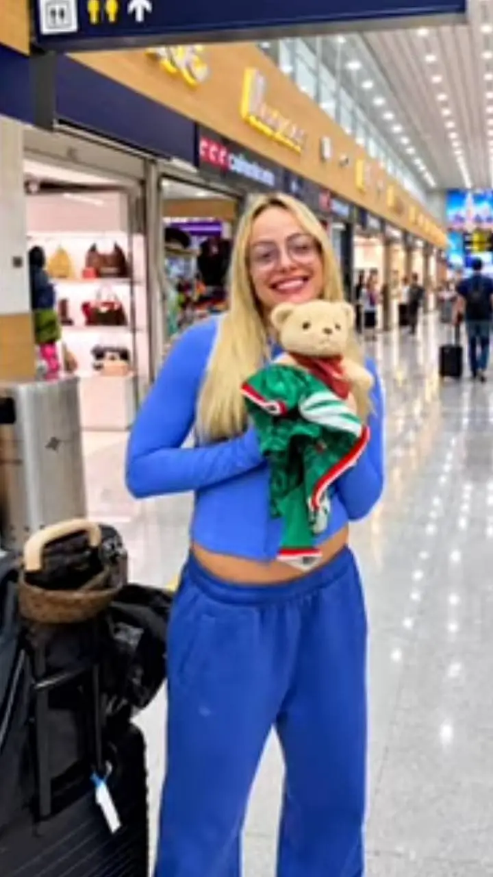 ai character: Liv Morgan  background