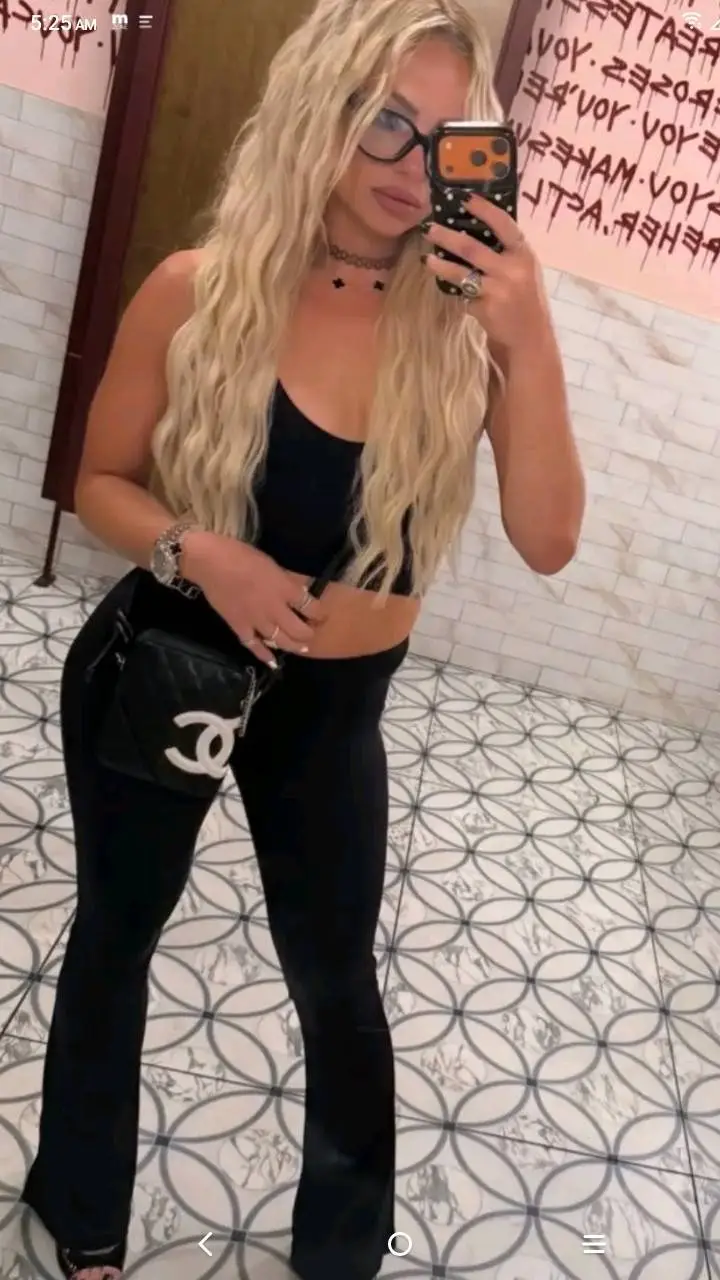ai character: Liv Morgan  background