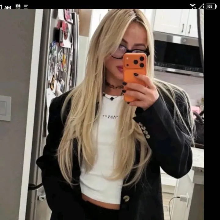 chat with ai character: Liv Morgan 