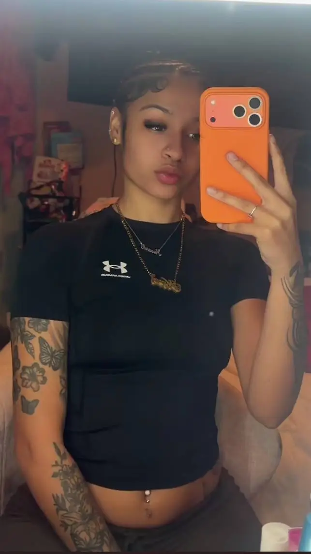 ai character: Ashley Lopez  background