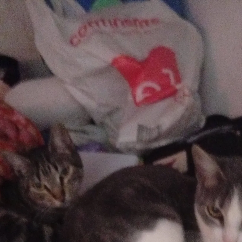 chat with ai character: ★vc e a pessy★