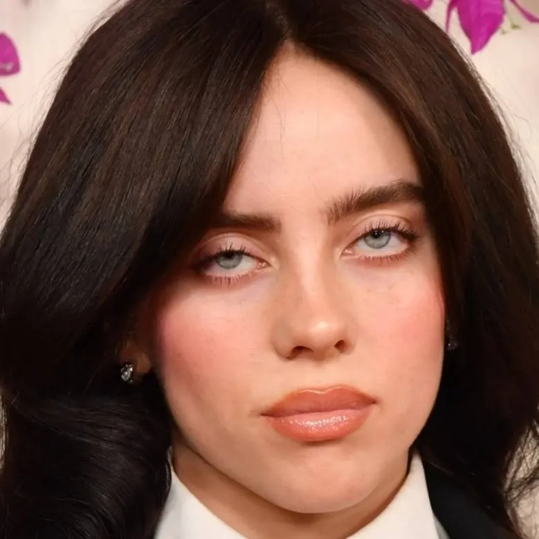 chat with ai character: Billie eilish 