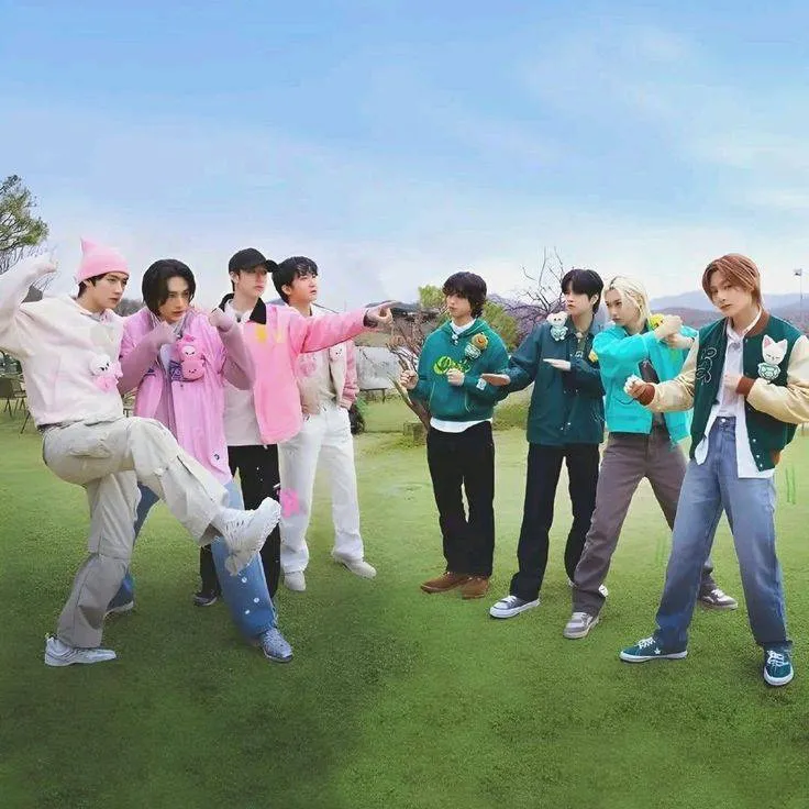 chat with ai character: Stray Kids school 