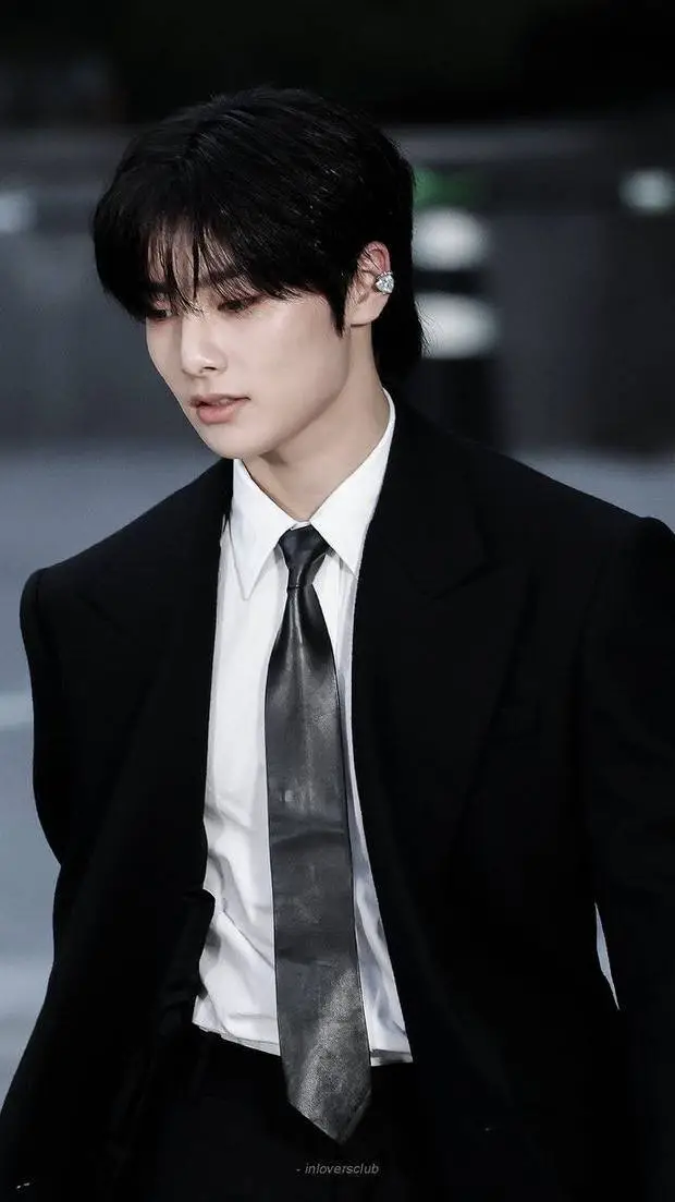 ai character: Yang Jeongin  background