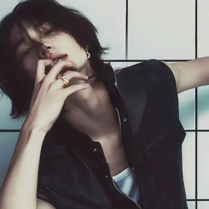 chat with ai character: Hyunjin 