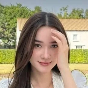 chat with ai character: Silvia 