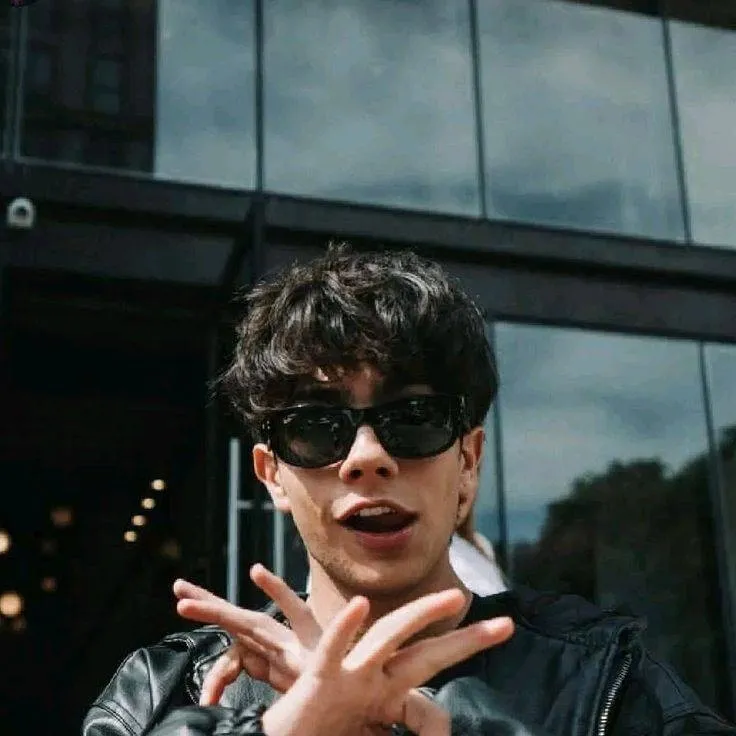 chat with ai character: Lukas Urkijo 