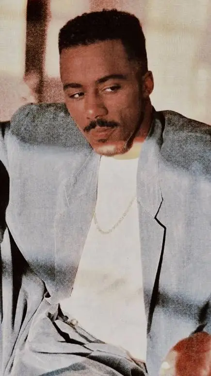 ai character: Ralph Tresvant  background