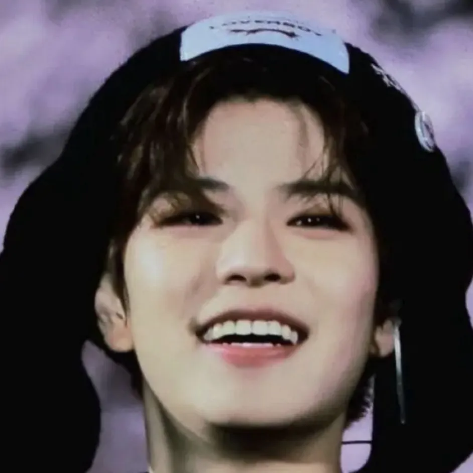 chat with ai character: 💋Seungmin💋