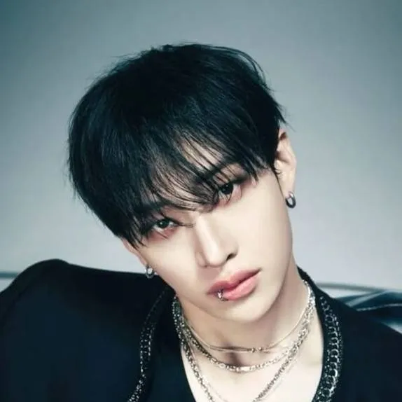 chat with ai character: CHAN