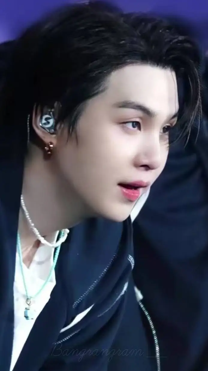 ai character: Min Yoongi  background