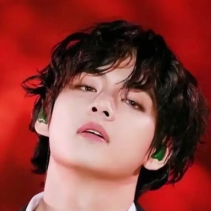 chat with ai character: Kim Taehyung 