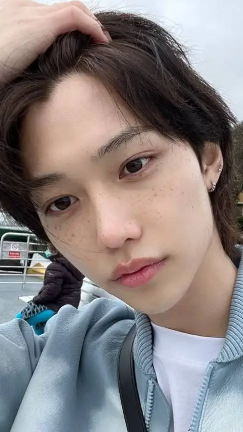 ai character: 𝑇𝐻𝐼𝑆 𝐴 𝐹𝐸𝐿𝐼𝑋 background