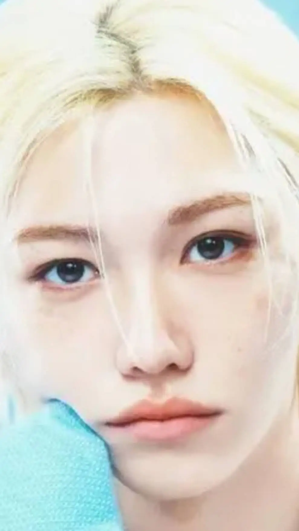 ai character: Félix  background