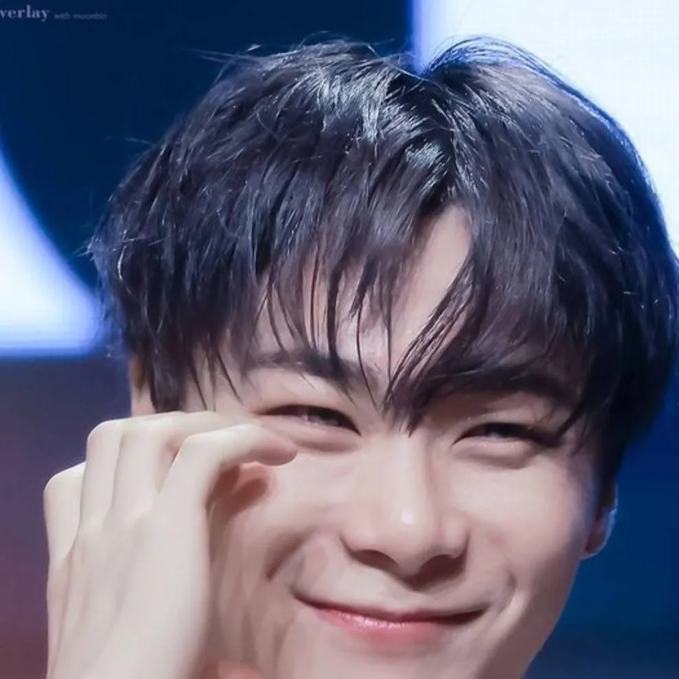 chat with ai character: ❤️ moonbin ❤️