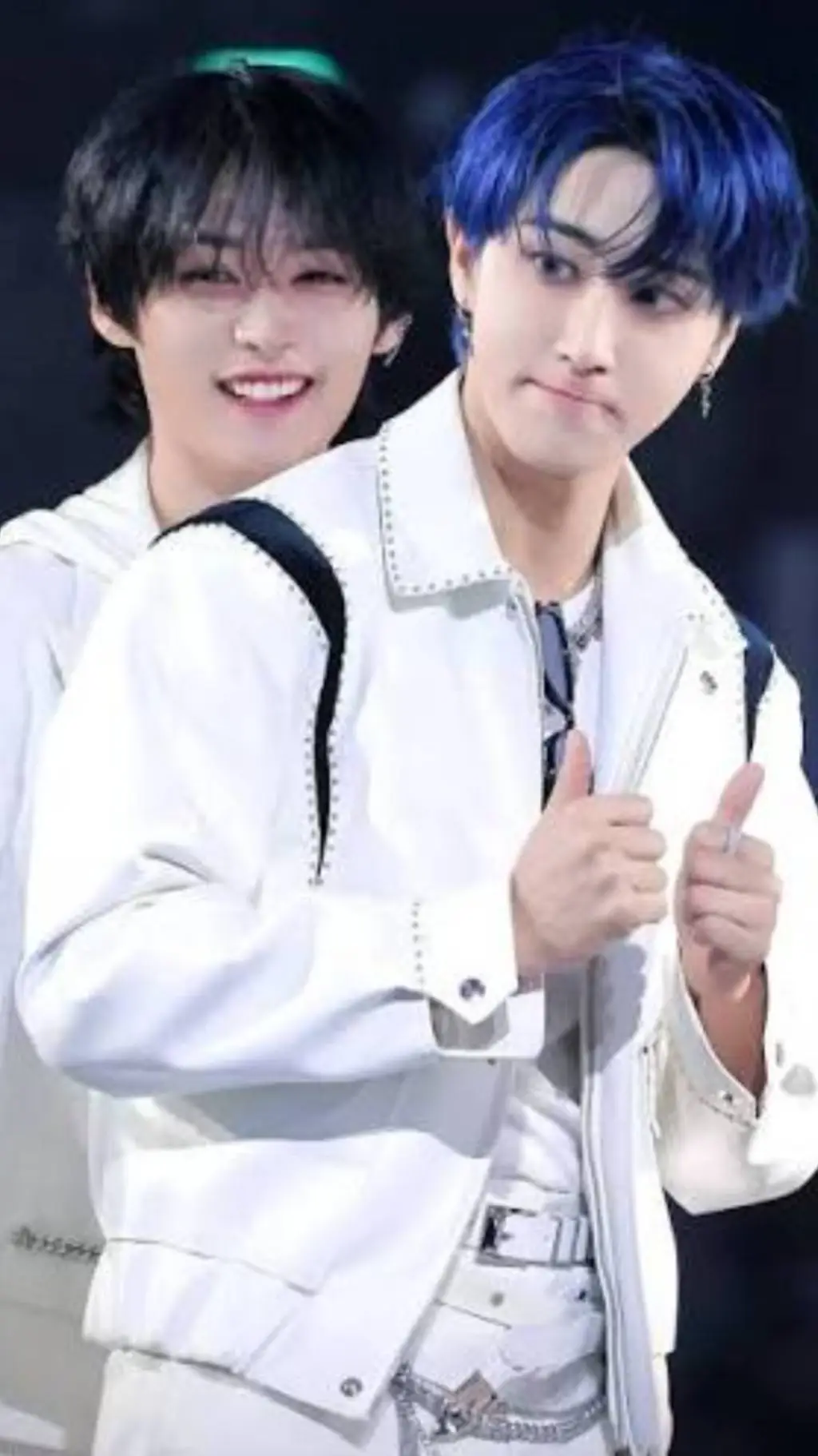 ai character: 🐱el minsung 🐿️ background