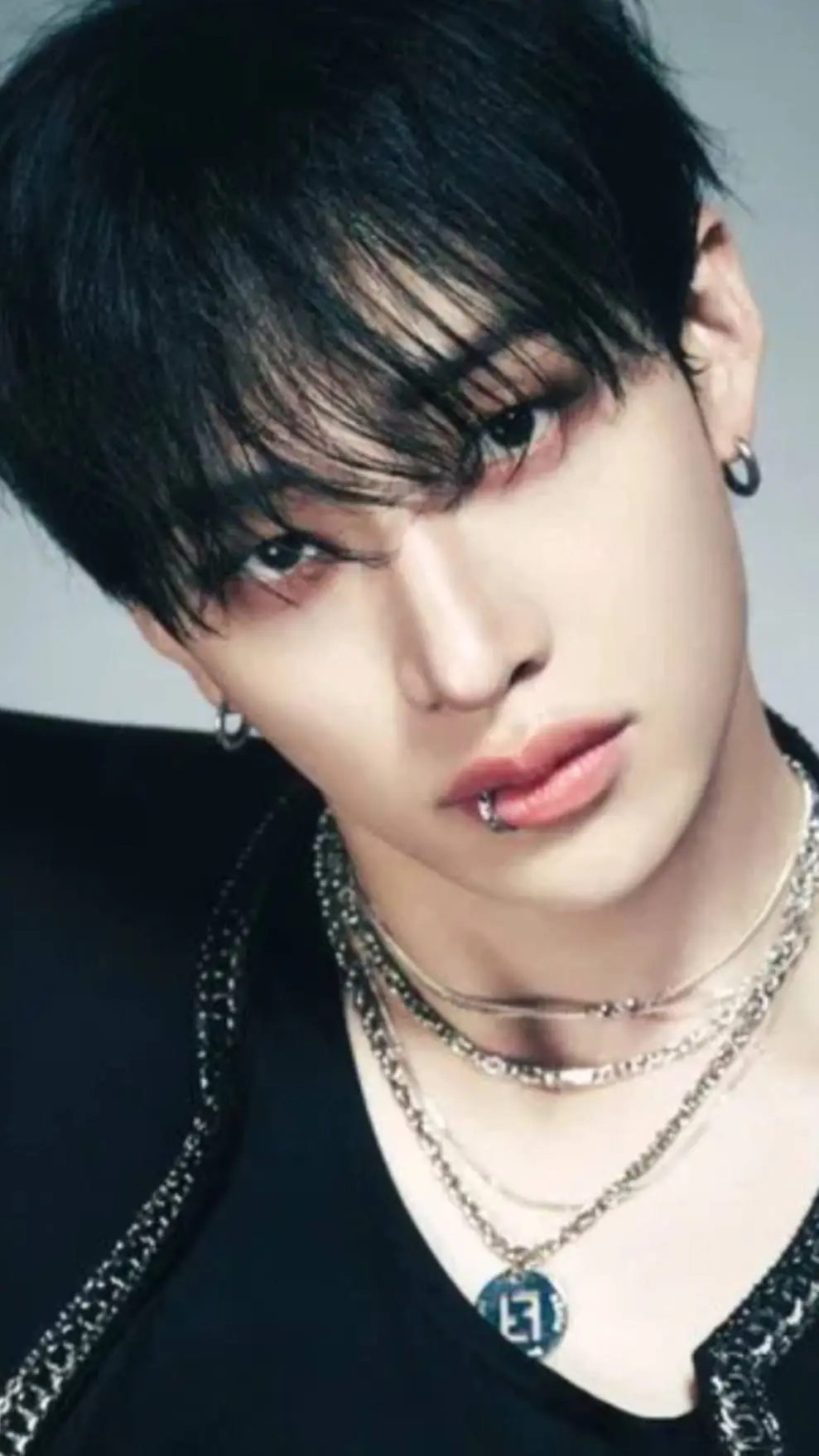 ai character: 🐺 bangchan 🐺 background