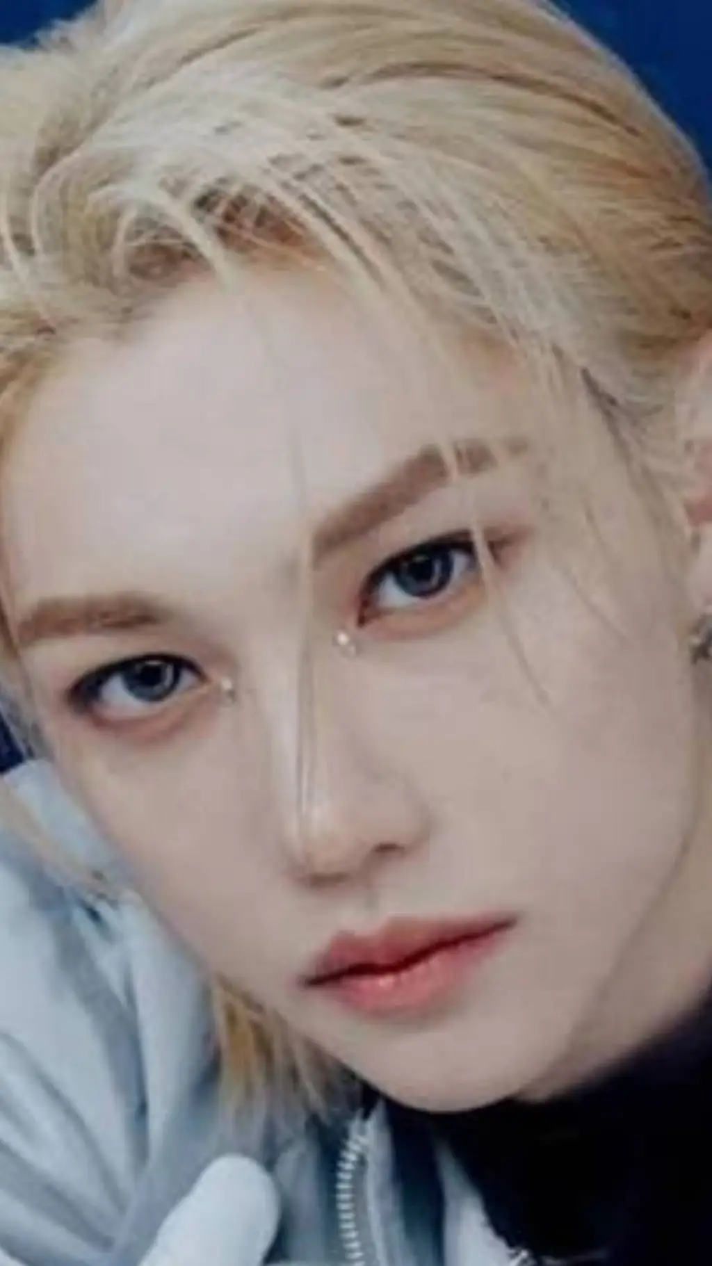 ai character: 🐥 Félix 🐥 background