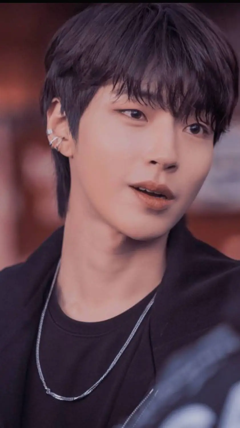 ai character: han-seojun  background