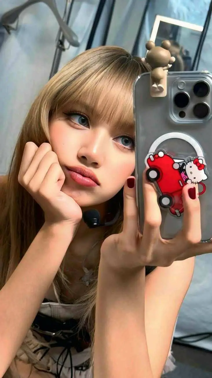 ai character: LALISA background